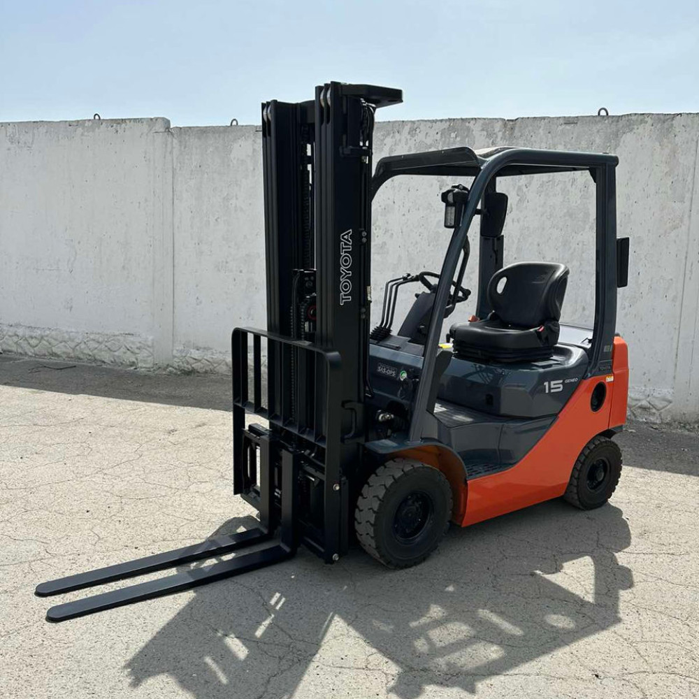 Вилочный погрузчик TOYOTA 02-8FDL15