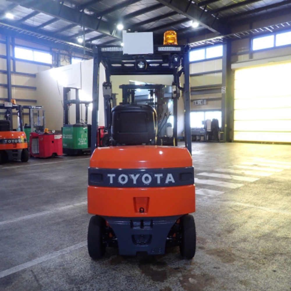 Вилочный погрузчик TOYOTA 8FBH18