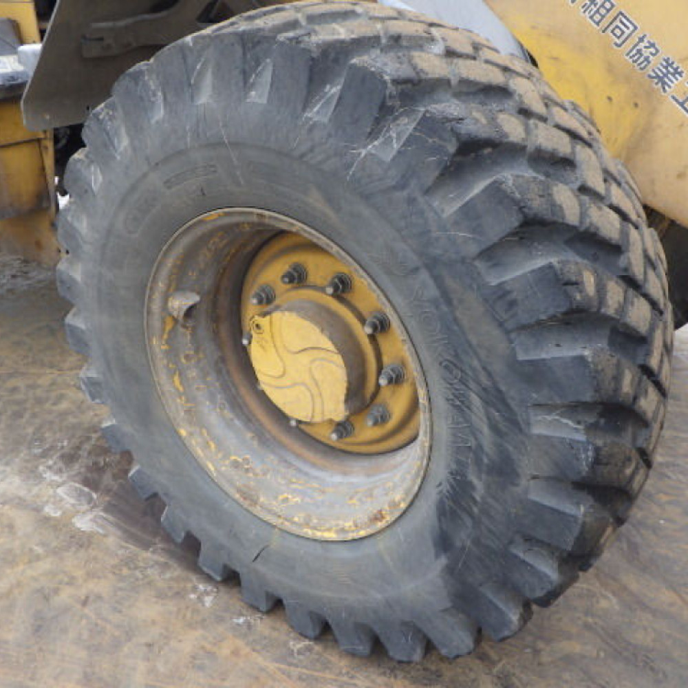 Фронтальный погрузчик CAT 910M