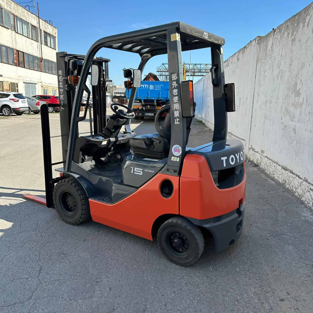 Вилочный погрузчик TOYOTA 02-8FDL15