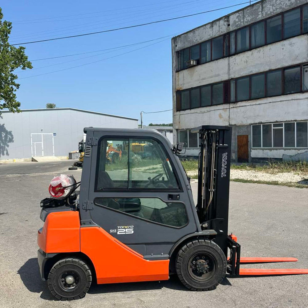 Вилочный погрузчик TOYOTA 02-8FG25