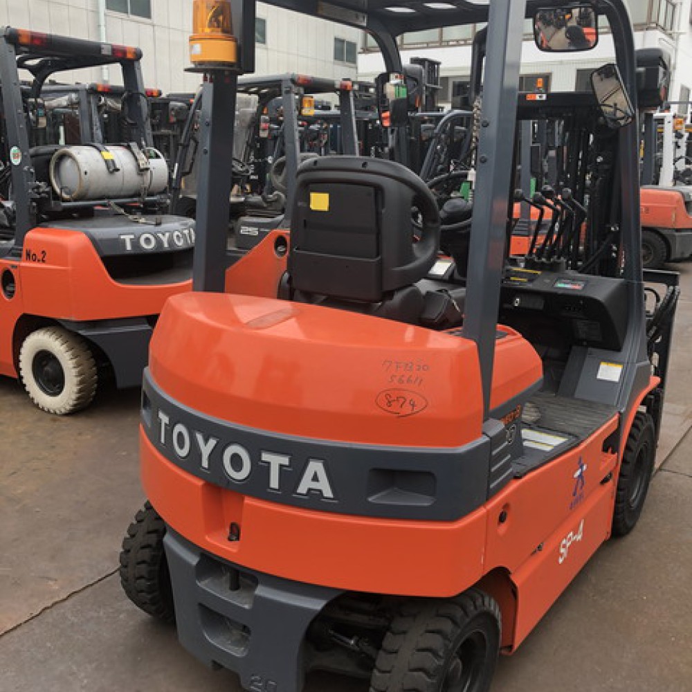 Вилочный погрузчик TOYOTA 7FB20
