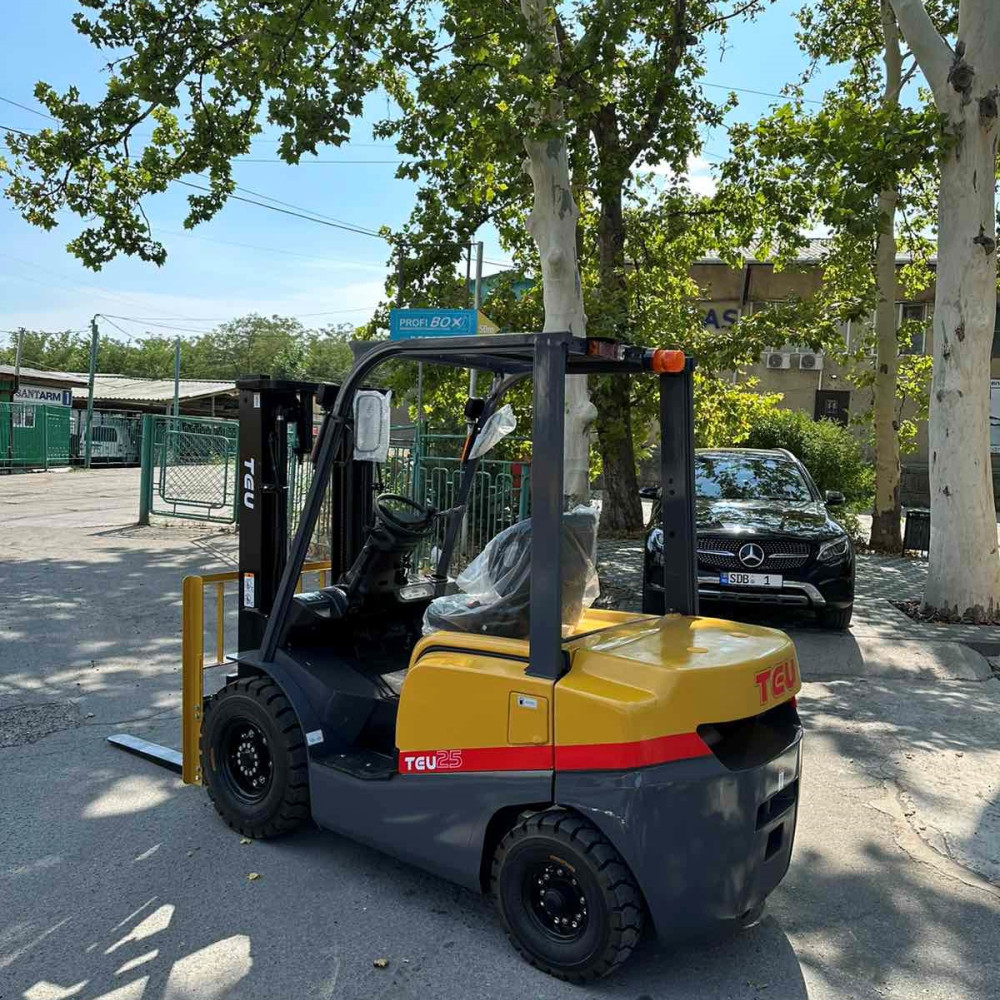 Вилочный погрузчик TEU FD25T