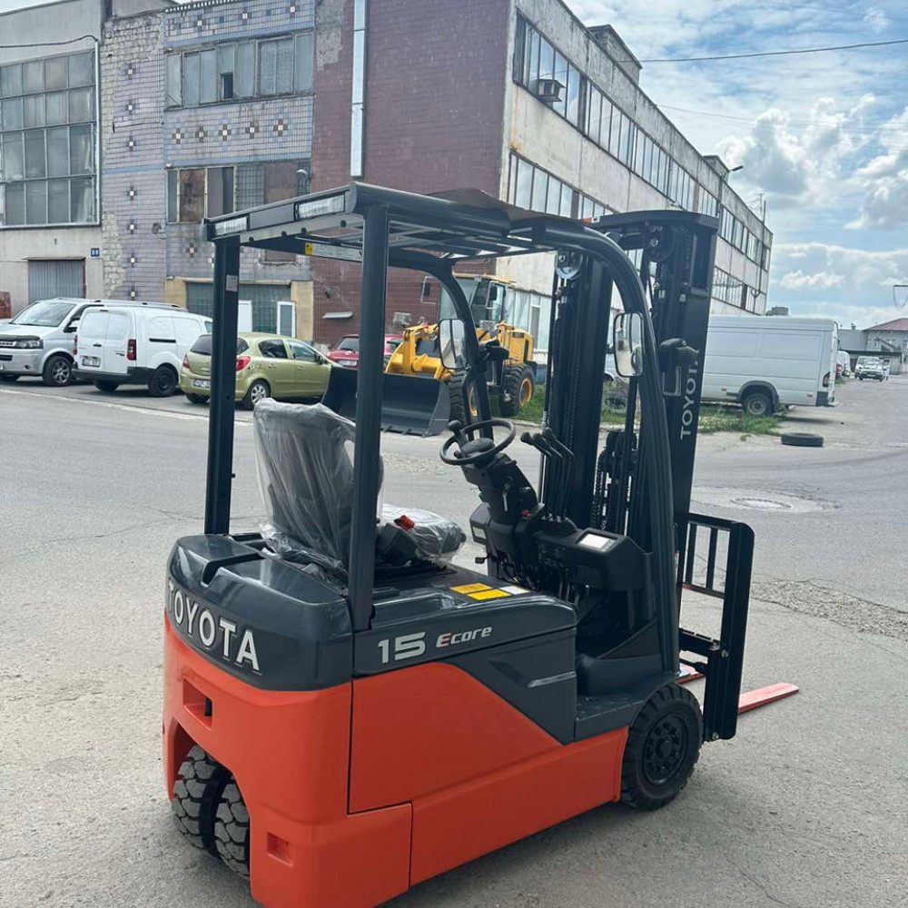 Вилочный погрузчик TOYOTA 8FBE15