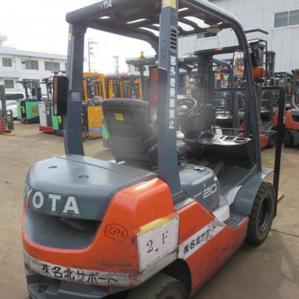 Вилочный погрузчик TOYOTA 02-8FDL20