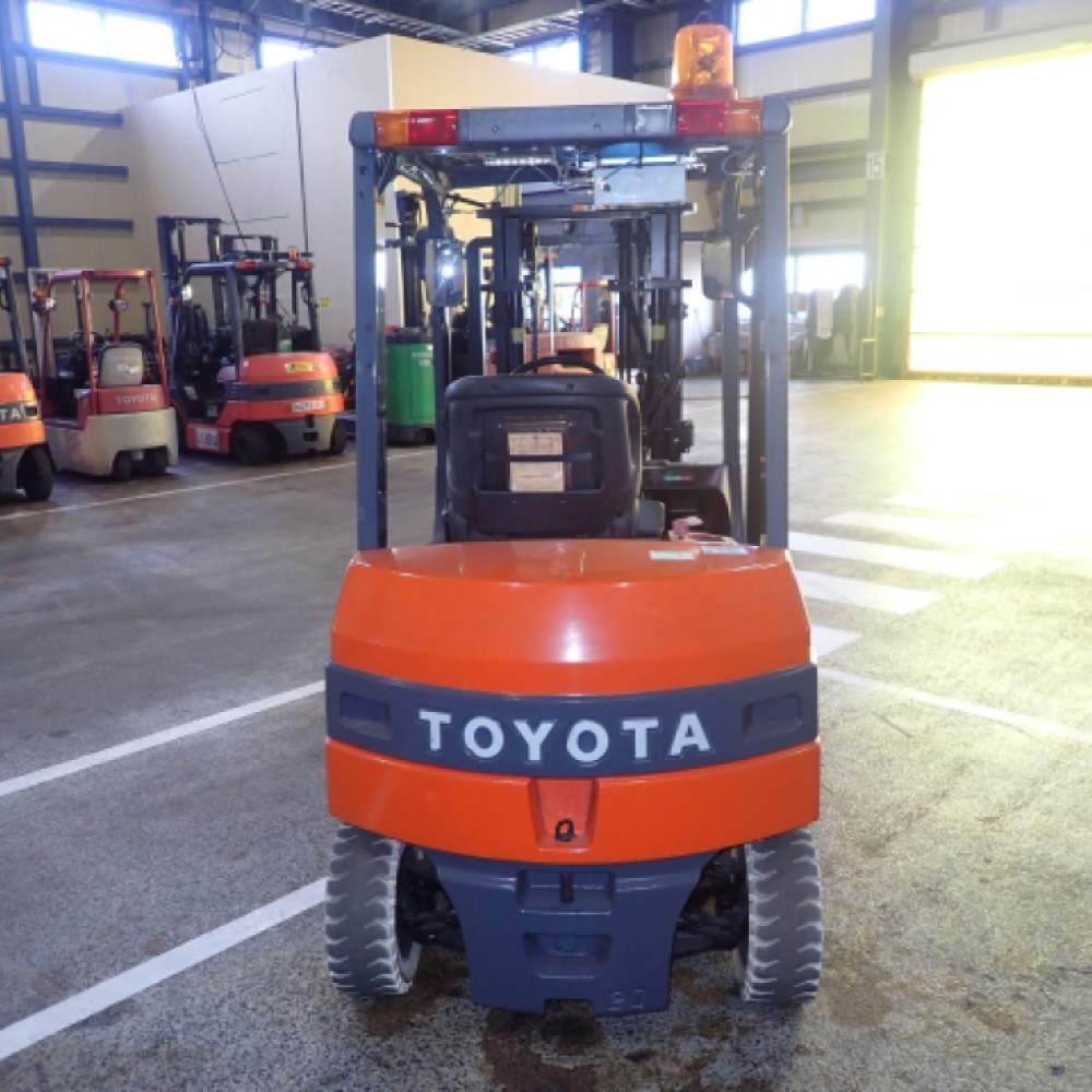 Вилочный погрузчик TOYOTA 7FB20