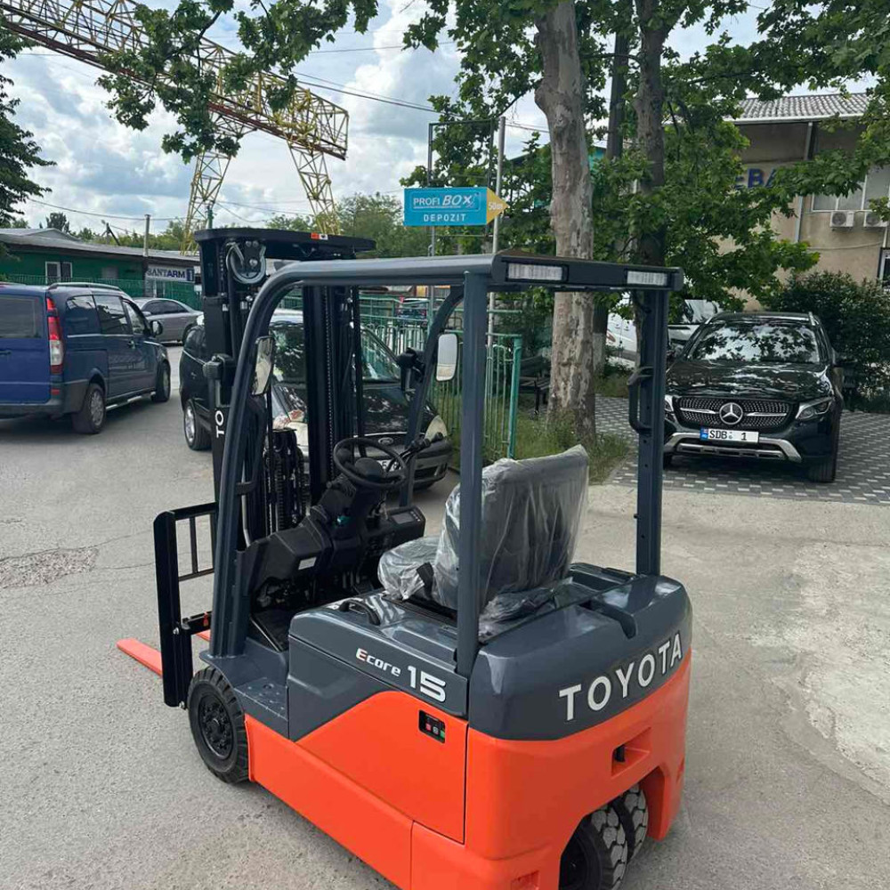 Вилочный погрузчик TOYOTA 8FBE15