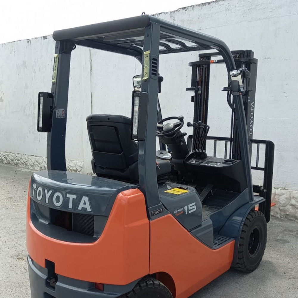 Вилочный погрузчик TOYOTA 42-8FDL15