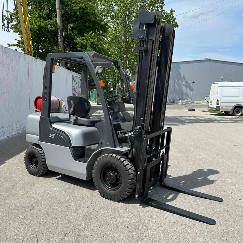 Вилочный погрузчик NISSAN PL02
