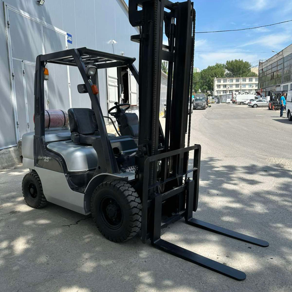 Вилочный погрузчик NISSAN PL02