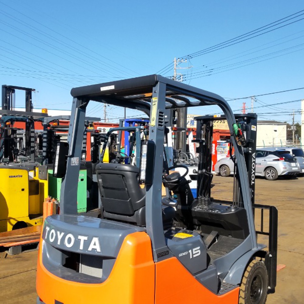 Вилочный погрузчик TOYOTA 02-8FDL15