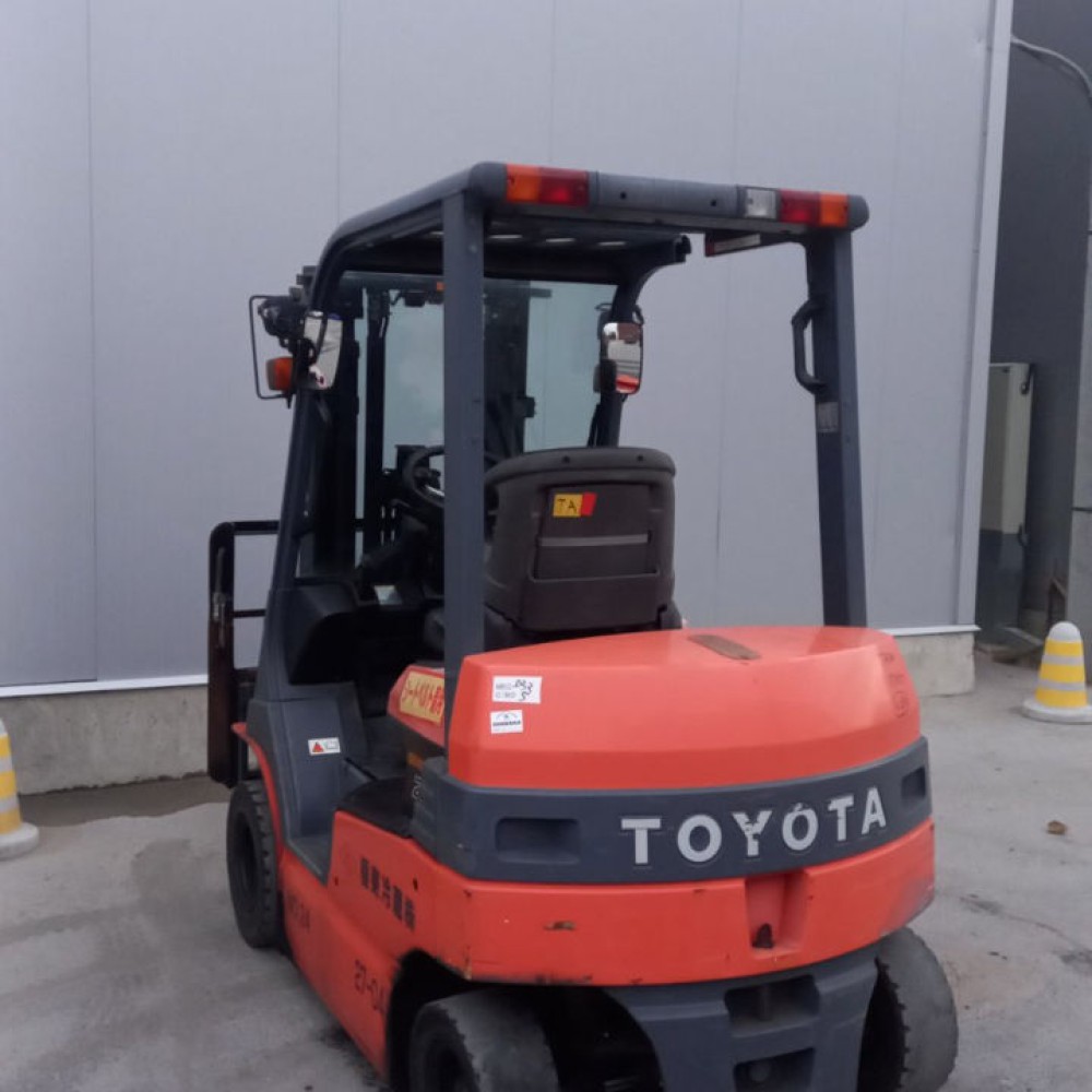 Вилочный погрузчик TOYOTA 7FB20