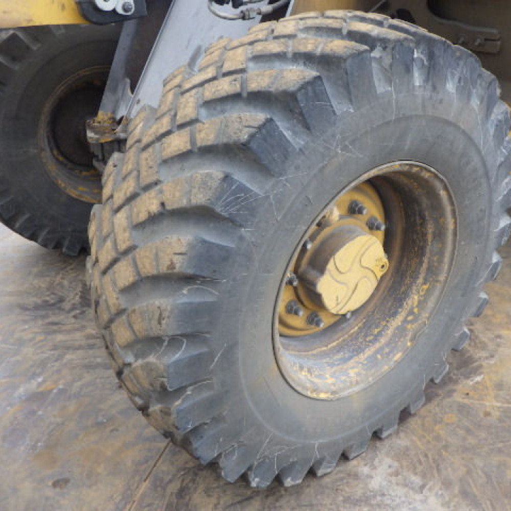 Фронтальный погрузчик CAT 910M