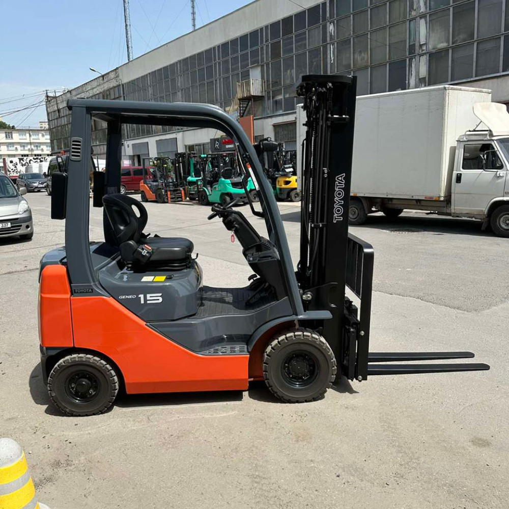 Вилочный погрузчик TOYOTA 02-8FDL15