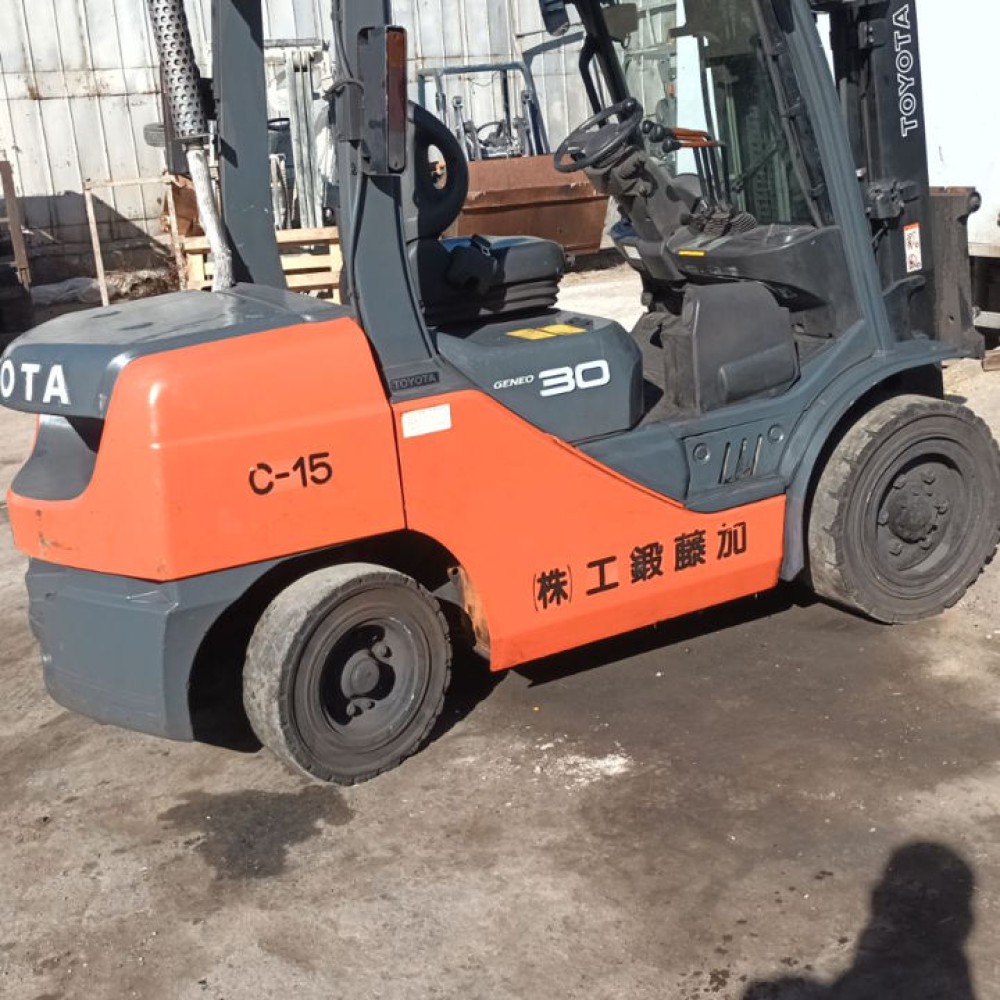 Вилочный погрузчик TOYOTA 52-8FD30