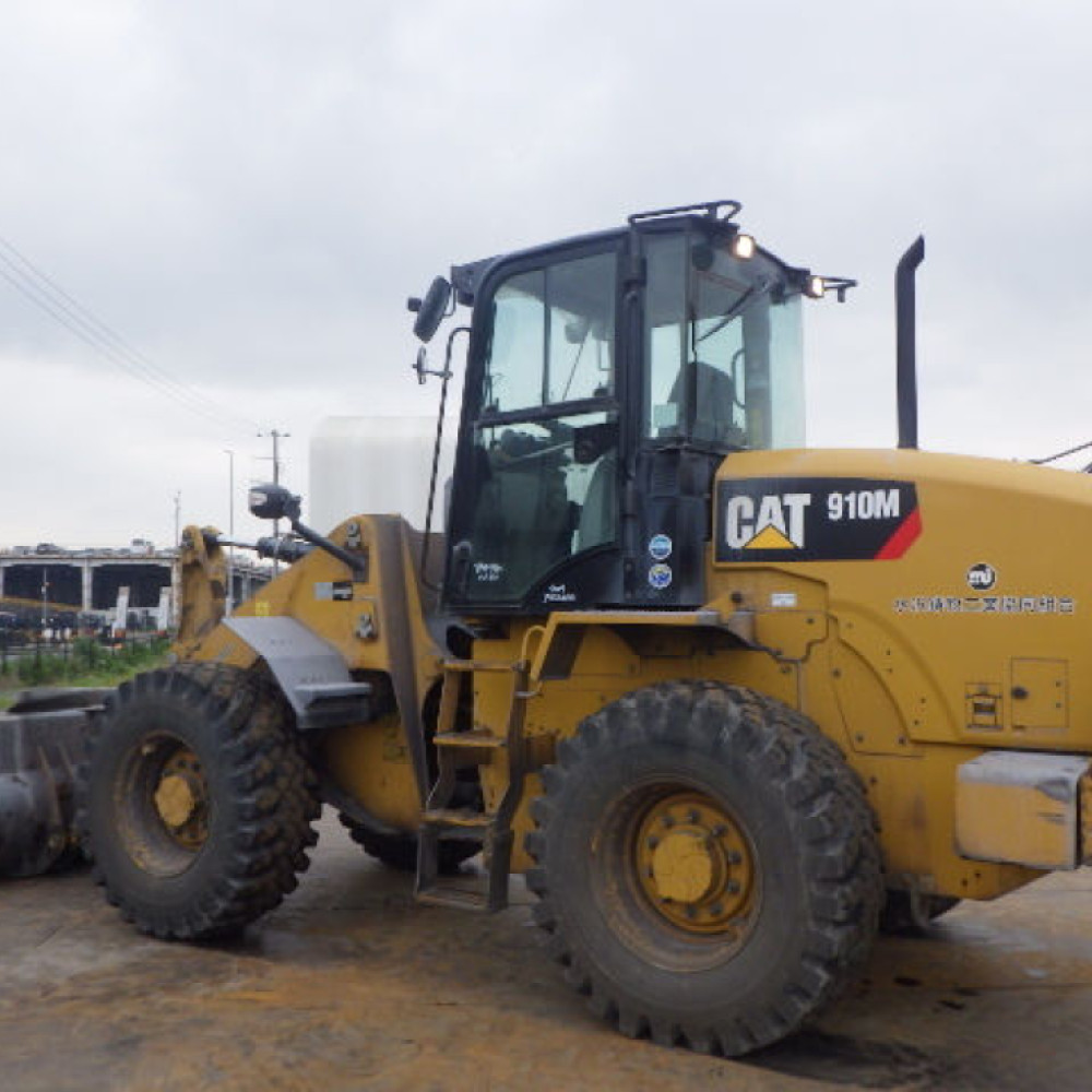 Фронтальный погрузчик CAT 910M