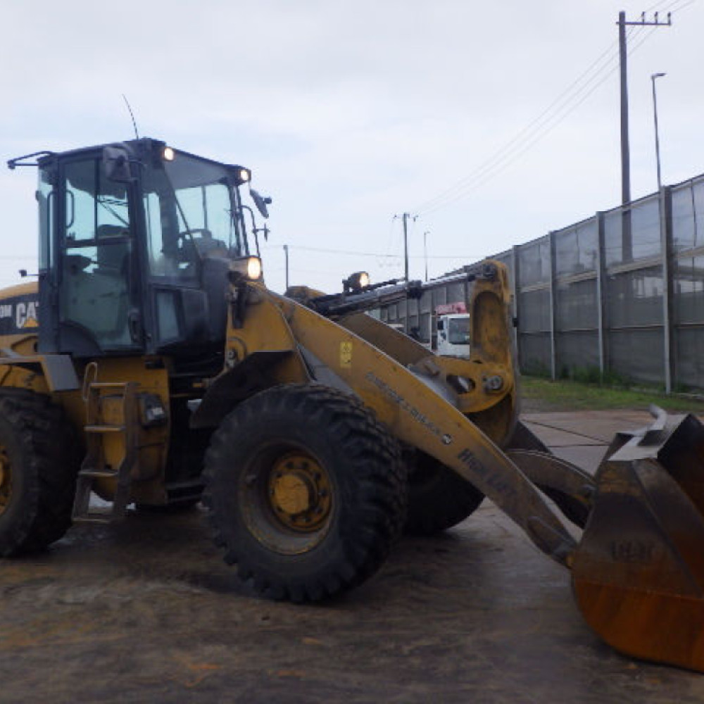 Фронтальный погрузчик CAT 910M