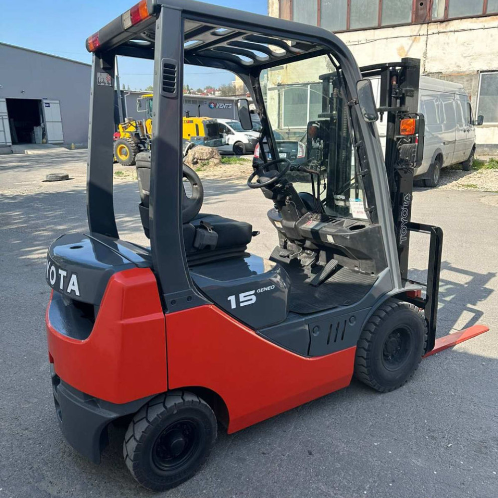 Stivuitor TOYOTA 02-8FD15