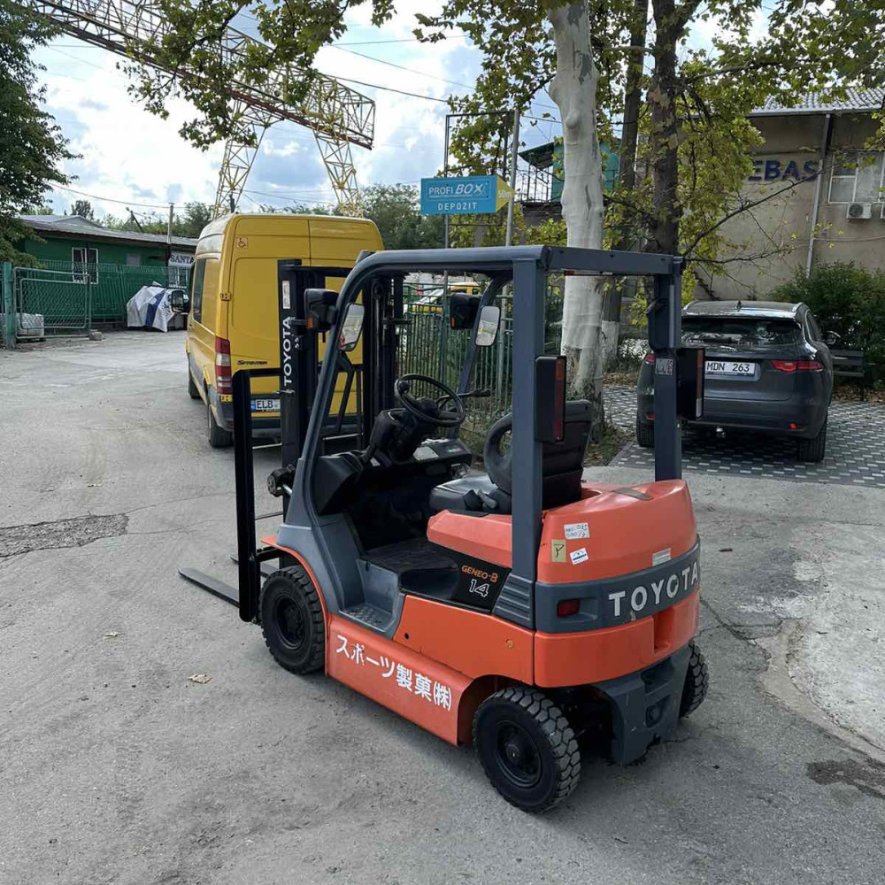Вилочный погрузчик TOYOTA 7FBL14