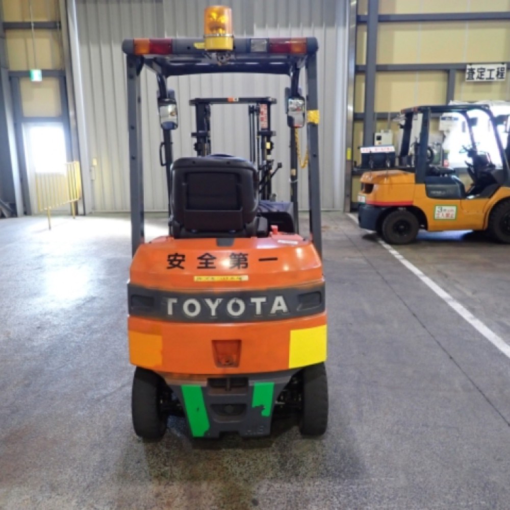 Вилочный погрузчик TOYOTA 7FBH18