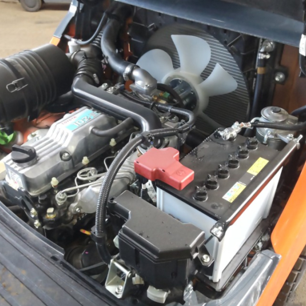 Вилочный погрузчик TOYOTA 42-8FDL15