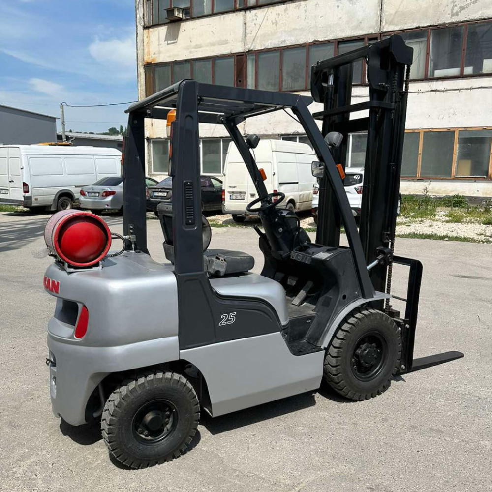 Вилочный погрузчик NISSAN PL02