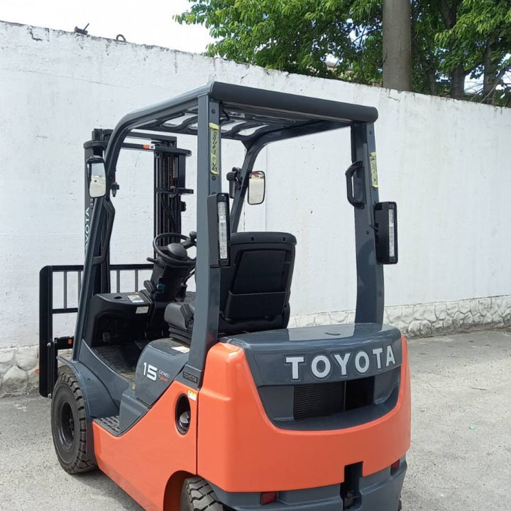 Вилочный погрузчик TOYOTA 42-8FDL15