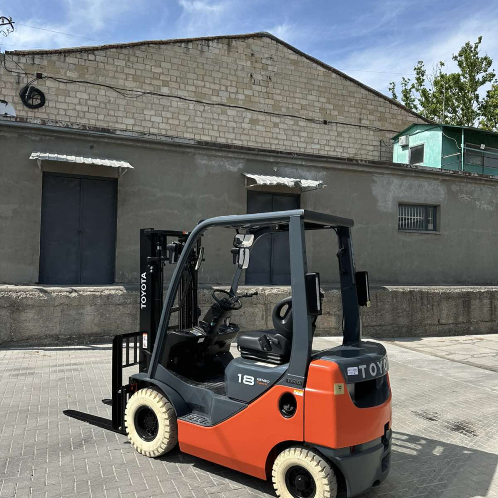 Вилочный погрузчик TOYOTA 42-8FDL18