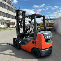 Вилочный погрузчик TOYOTA 8FGK30