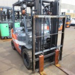 Вилочный погрузчик TOYOTA 02-8FDL20