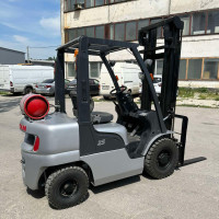 Вилочный погрузчик NISSAN PL02