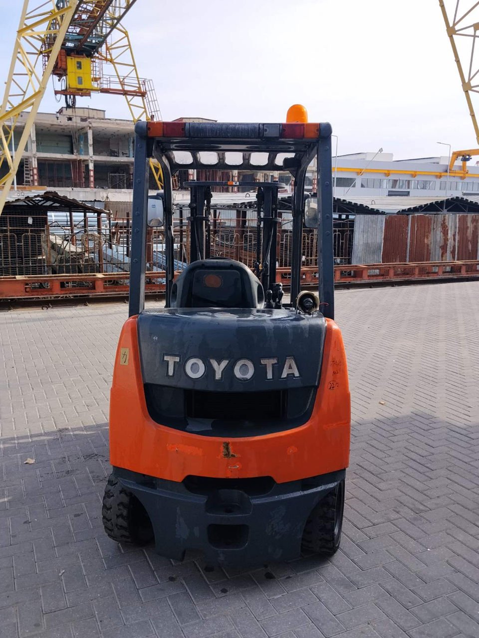 Toyota 8FGK20 – stivuitor pe benzină (2t, second-hand) — изображение 4